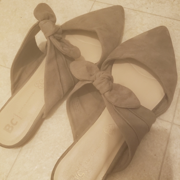 Tan Work Flats w/Bow - Picture 2 of 3